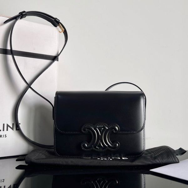 CLASSIQUE TRIOMPHE 22 BLACK SMOOTH CALFSKIN